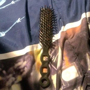 Black and red regular hairbrush